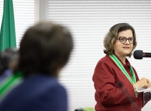 Senadora Teresa Leitão é homenageada com Ordem do Mérito da Educação