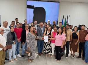 Sessão da Câmara de Araripina destaca homenagens e aprovações de projetos