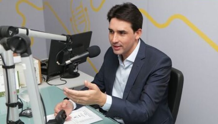 Ã© o Ministro dos Portos e Aeroportos,Â  SÃ­lvio Costa Filho