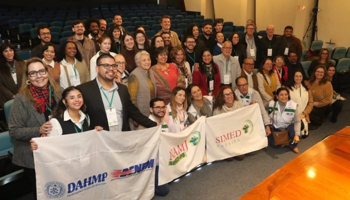 Simepe fortalece laços em congresso acadêmico e jornada científica