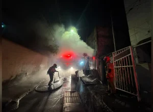 Sobrinha suspeita de incendiar casa com tia e adolescente em BH