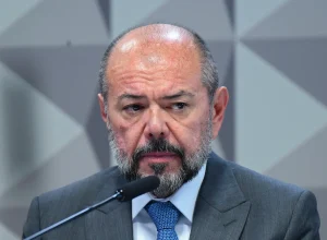 Supremo retira tornozeleira eletrônica de ex-presidente do INSS