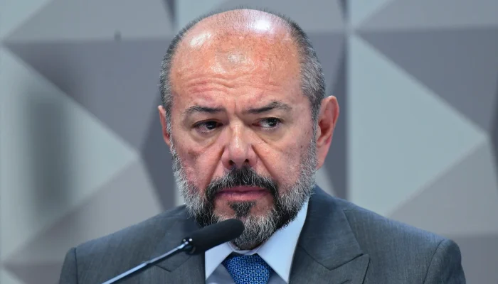Supremo retira tornozeleira eletrônica de ex-presidente do INSS