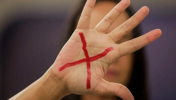 SUS lança teleatendimento psicológico para mulheres vítimas de violência