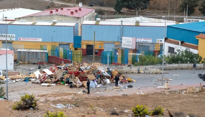 Tempestade na Espanha causa mortes e paralisações em aeroportos