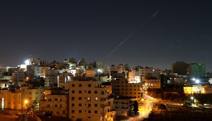 Tensão aumenta na Cisjordânia com presença militar israelense