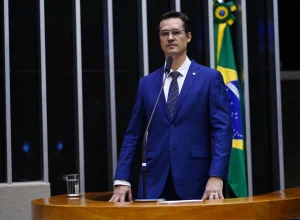 Tre-pr aprova candidatura de Dallagnol ao Senado após votação acirrada