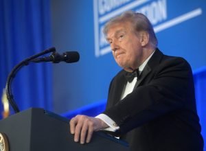 Trump negocia com Irã e ameaça ação militar se diálogo falhar