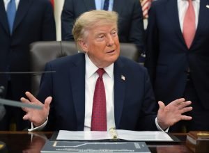 Trump pede a Zelenski que cesse ataques à indústria petrolífera russa