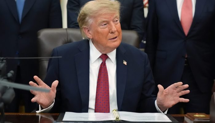 Trump pede a Zelenski que cesse ataques à indústria petrolífera russa