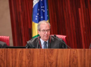 TSE exige relatórios da Meta sobre publicações de Nikolas e Marçal