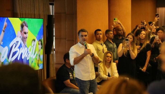 TSE impede Flávio Bolsonaro de promover vídeo contra Lula