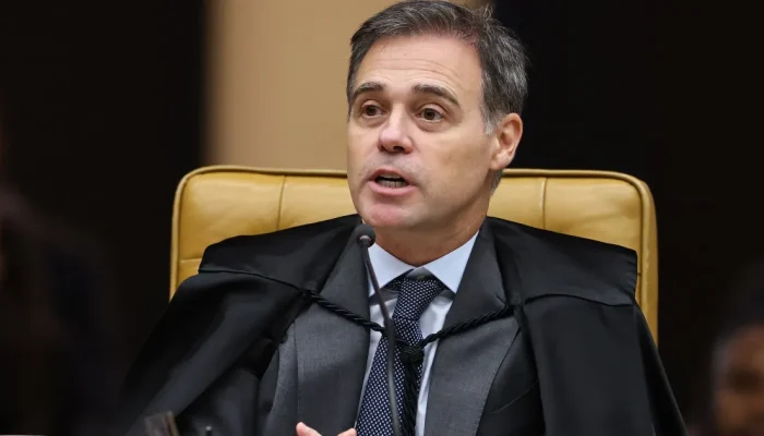 TSE proíbe campanha de Lula de afirmar que Flávio Bolsonaro é contra fim da escala 6x1