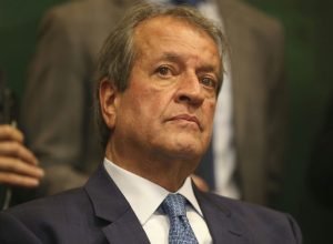 Valdemar Costa Neto expressa ceticismo sobre vitória de Flávio Bolsonaro no primeiro turno
