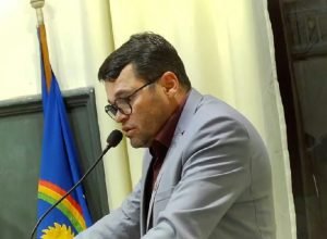 Vereador de Angelim se retrata após chamar governadora de "louca"