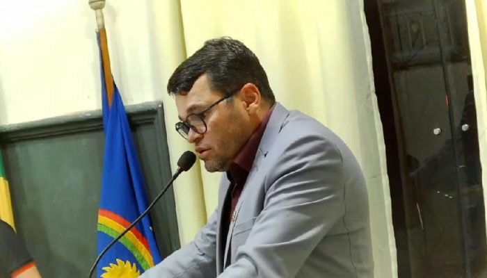 Vereador de Angelim se retrata após chamar governadora de "louca"