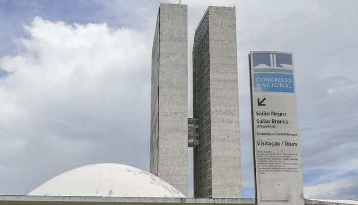 Veterinária atacada por cão no Senado recebe atendimento em Brasília