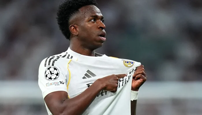 Vinicius Jr. enfrenta críticas, mas mantém confiança em recuperação