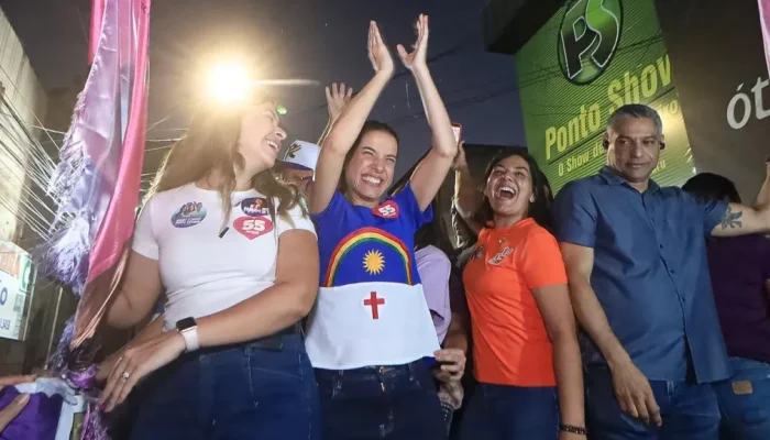 Viviane Facundes e Raquel Lyra mobilizam apoiadores em caminhada em Caruaru