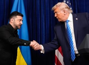 Zelensky discute produção de interceptadores Patriot com Trump em reunião